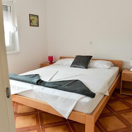 Apartments Villa Lucky Vir Exterior foto