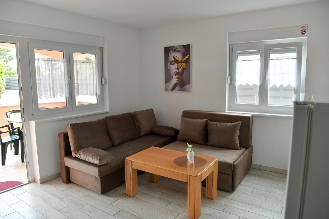 Apartments Villa Lucky Vir Exterior foto