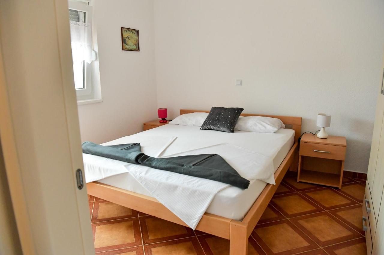 Apartments Villa Lucky Vir Exterior foto